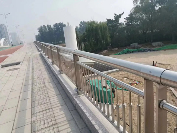 不銹鋼護(hù)欄