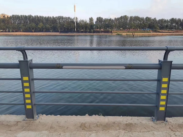 河道護欄